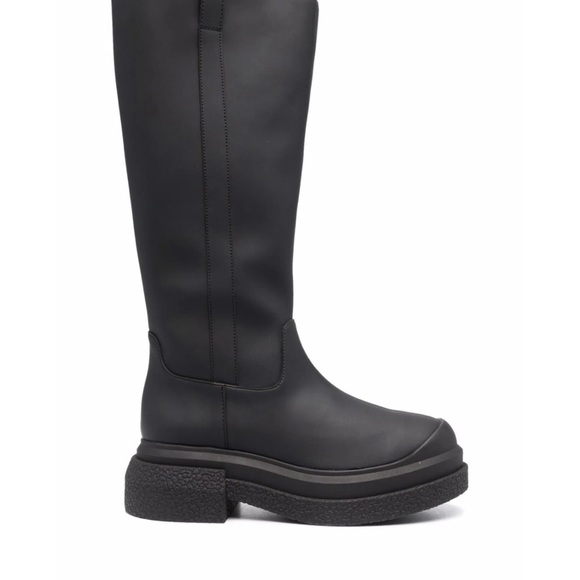 Stewart Weitzman Stylish Black Knee-High Boots - Picture 5 of 8